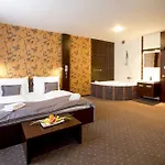Gaudio 3*